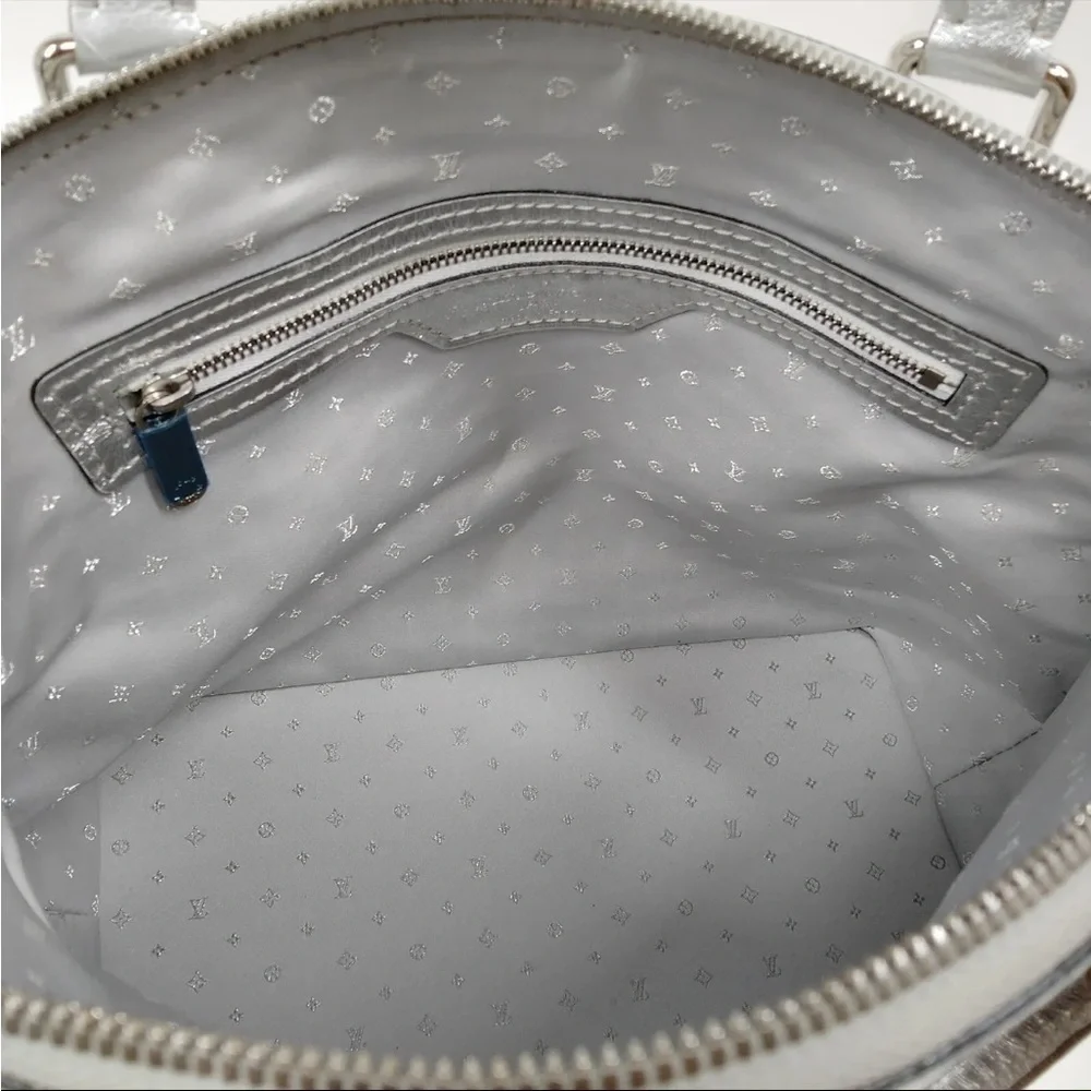 Authentic Louis Vuitton Suhali Lockit MM Silver - EUC - Rare piece from 2007 - Picture 8 of 11